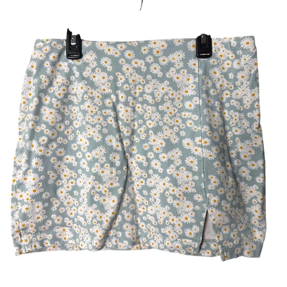 Wild Fable Mini Skirt Size 12 in Blue with Daisy Pattern